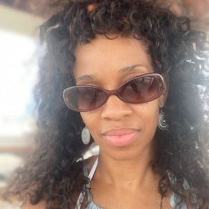 Meet your Posher, Linetta